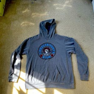 Men’s grey sweatshirt